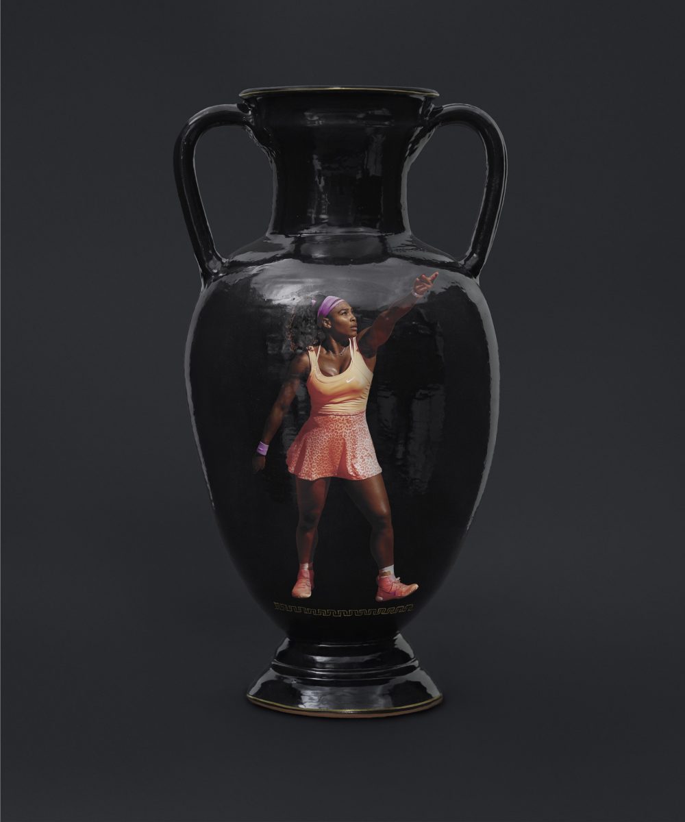 Alinka Echeverría, Nicéphora, 2016. Amphore tournée à la main, en terre cuite émaillée, avec impression sérigraphique. Courtesy de l'artiste / Résidence BMW au musée Nicéphore Niépce