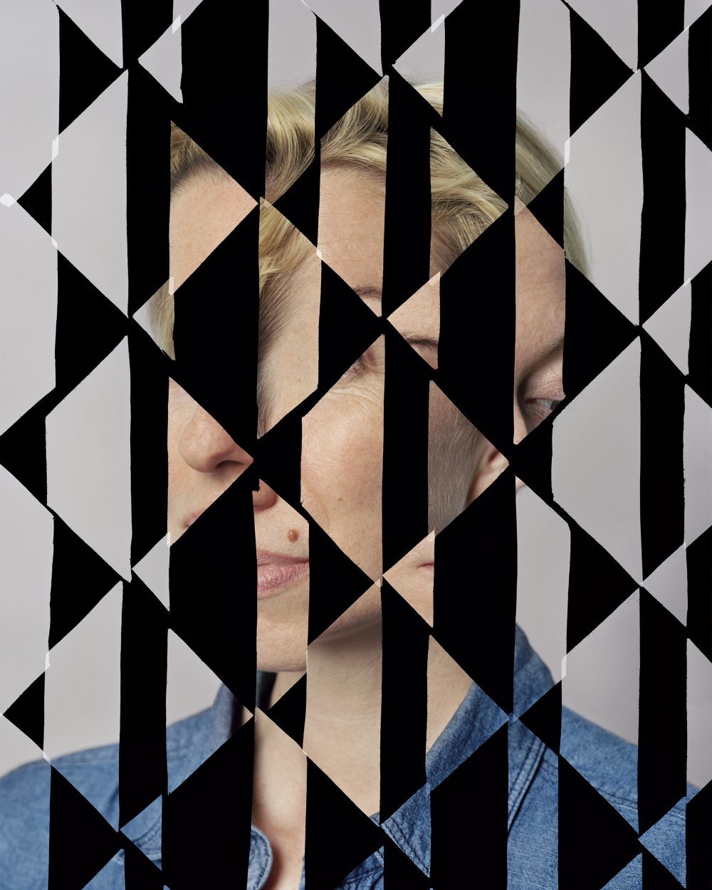 Hannah Whitaker, Blue Shirt, 2013. Courtesy Galerie Christophe Gaillard, Paris