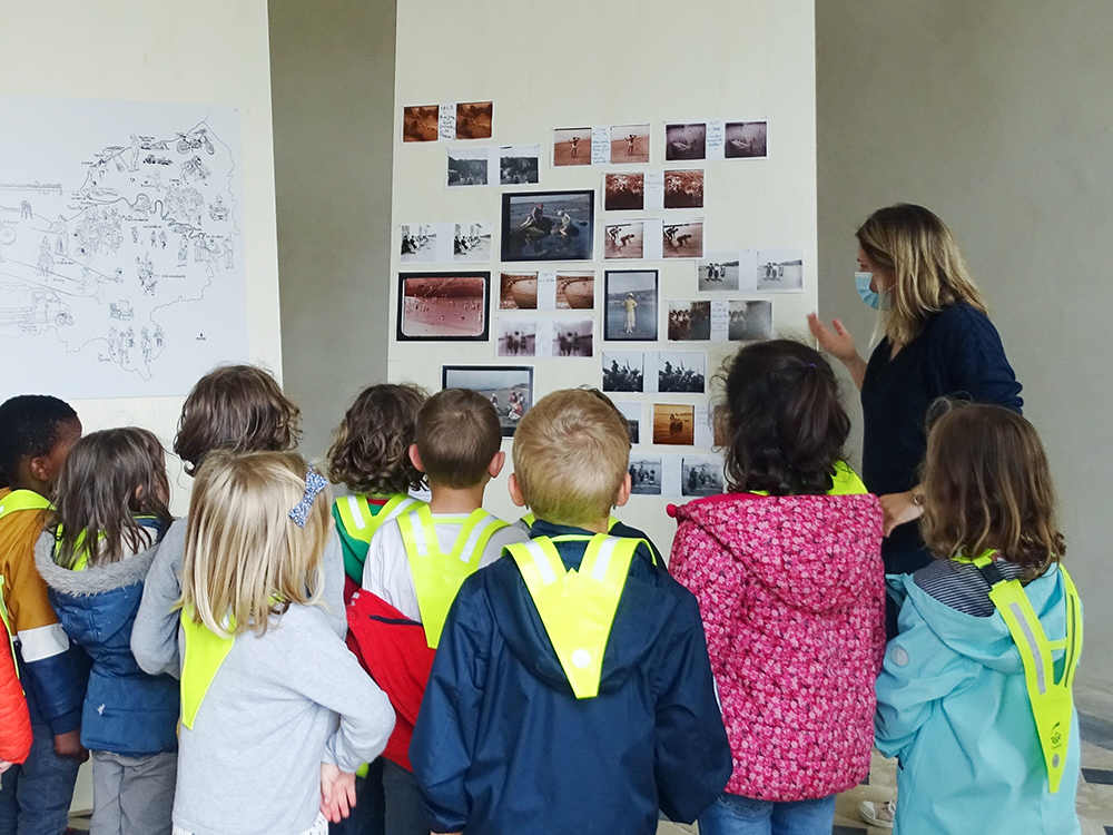 Vue d'exposition Normandy de de Simon Roberts au Chateau de Flamanville juin - septembre 2021 2
