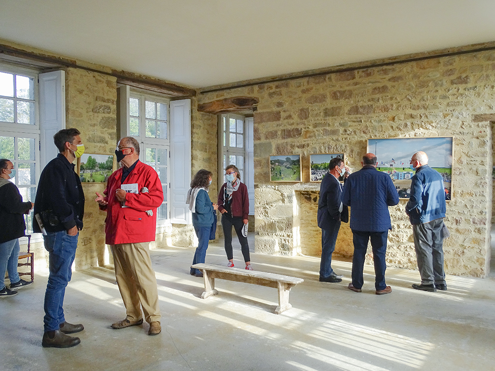 Vue d'exposition Normandy de de Simon Roberts au Chateau de Flamanville juin - septembre 2021 4