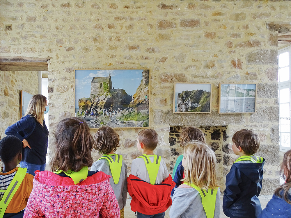 Vue d'exposition Normandy de de Simon Roberts au Chateau de Flamanville juin - septembre 2021 5