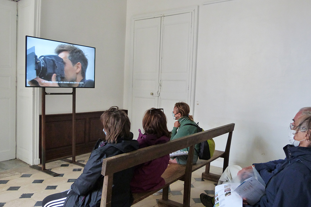 Vue d'exposition Normandy de de Simon Roberts au Chateau de Flamanville juin - septembre 2021 6
