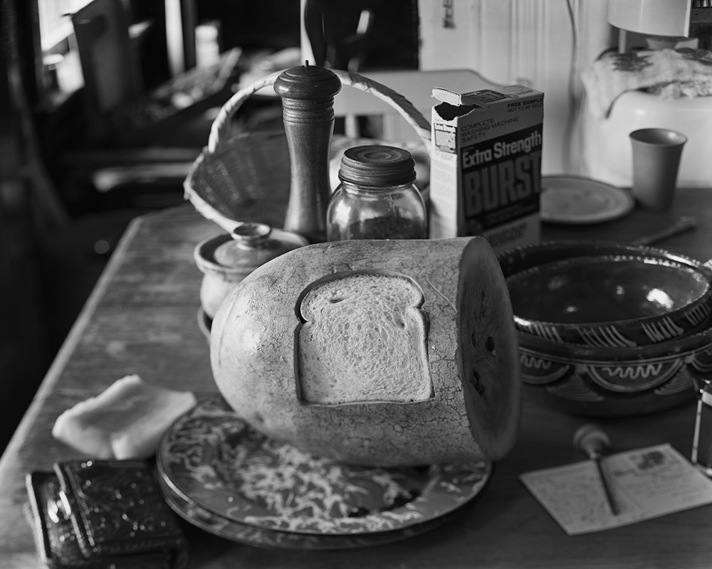 Robert Cumming, Watermelon / Bread, 1970. Courtoisie de the Robert Cumming Archive, LLC and Gallery Luisotti.
