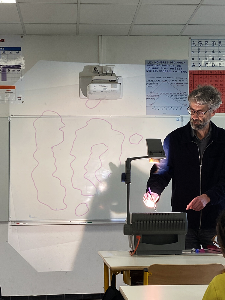 Vue d'atelier ZOOM – VOYAGE COSMIQUE avec Bevis Martin & Charlie Youle 10