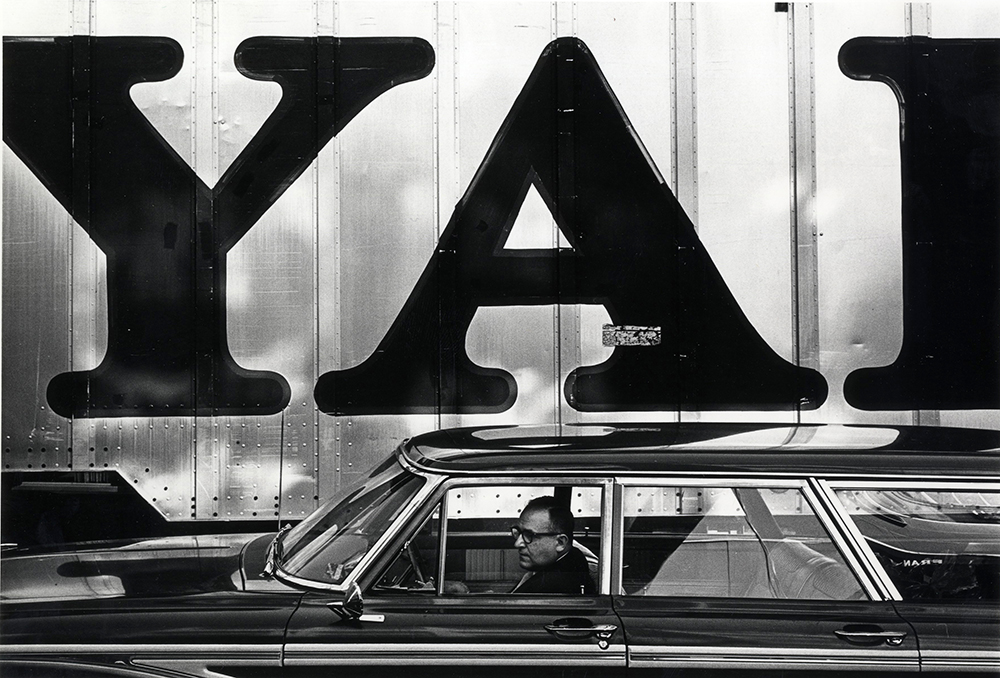 Ray K. Metzker - Philadelphia, 1963 © Estate of Ray K. Metzker : Courtesy Les Douches la Galerie, Paris
