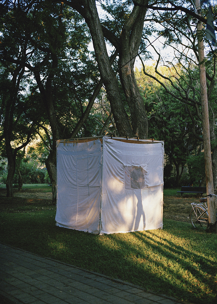 Nina_Medioni_TheVeil_Sukkahinthemorning_002